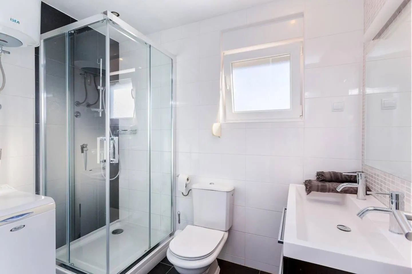 Medulin 2 Bedroom Apartment With Sea View, Balcony & Free Parking Κροατία