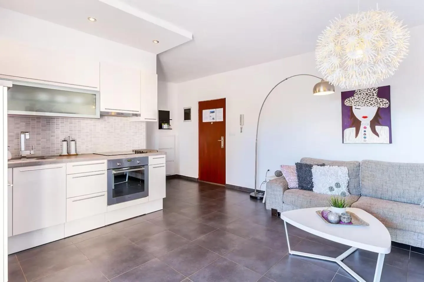 Medulin 2 Bedroom Apartment With Sea View, Balcony & Free Parking